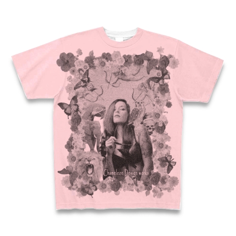刺青女とアニマル(全面プリント、モノクロ) 全面プリントTシャツ (ピンク):刺青女を中心にアニマルや蝶を配置したグラフィックTシャツ(フォトTシャツ)です。 by グラフィックTシャツ、フォトTシャツ中心のTシャツ屋『カメレオンデザインワークス』:グラフィックTシャツ、フォトTシャツ中心のTシャツ屋です。