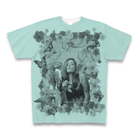 刺青女とアニマル(全面プリント、モノクロ) 全面プリントTシャツ (ターコイズ):刺青女を中心にアニマルや蝶を配置したグラフィックTシャツ(フォトTシャツ)です。 by グラフィックTシャツ、フォトTシャツ中心のTシャツ屋『カメレオンデザインワークス』:グラフィックTシャツ、フォトTシャツ中心のTシャツ屋です。