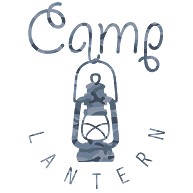 商品詳細 キャンプ Camp ランタン 迷彩風 イラスト グッズ 野外 ランプ シルエット 照明器具 照らす Camping デザイン アウトドア キャンプ場 ソロキャンプ 個人キャンプ 家族キャンプ アウトドア Tシャツ ライトピンク デザインtシャツ通販clubt